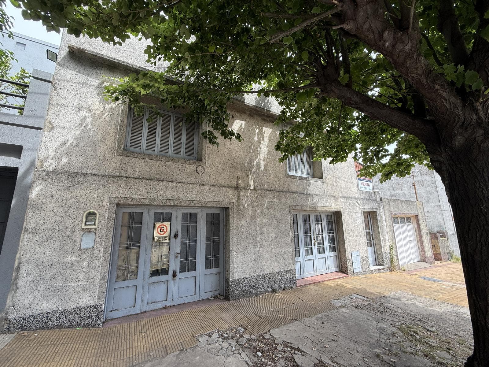 4-bedroom house for sale. 446 m² lot. Right in the heart of Campana