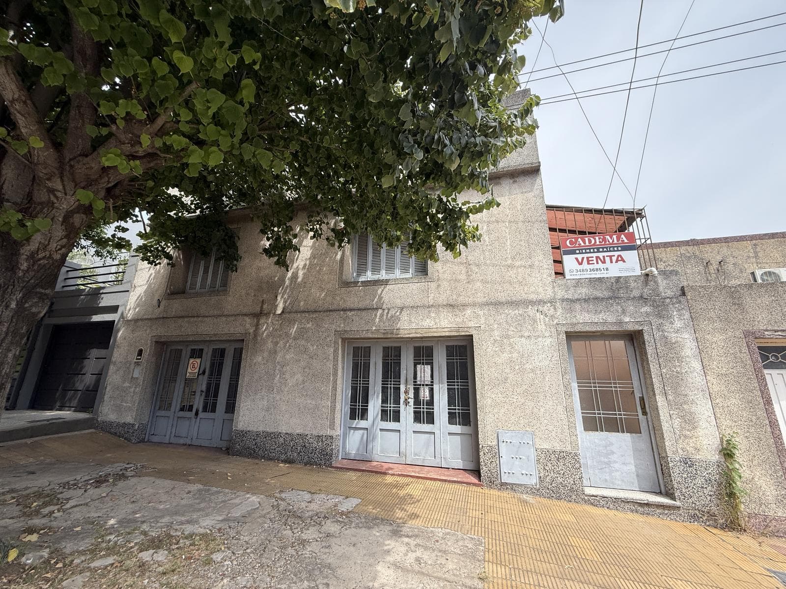4-bedroom house for sale. 446 m² lot. Right in the heart of Campana