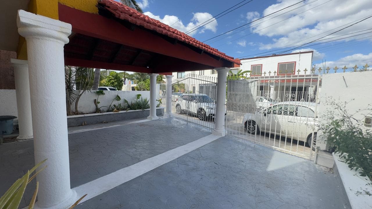 House for sale in Mérida, two blocks from Colegio Cumbres