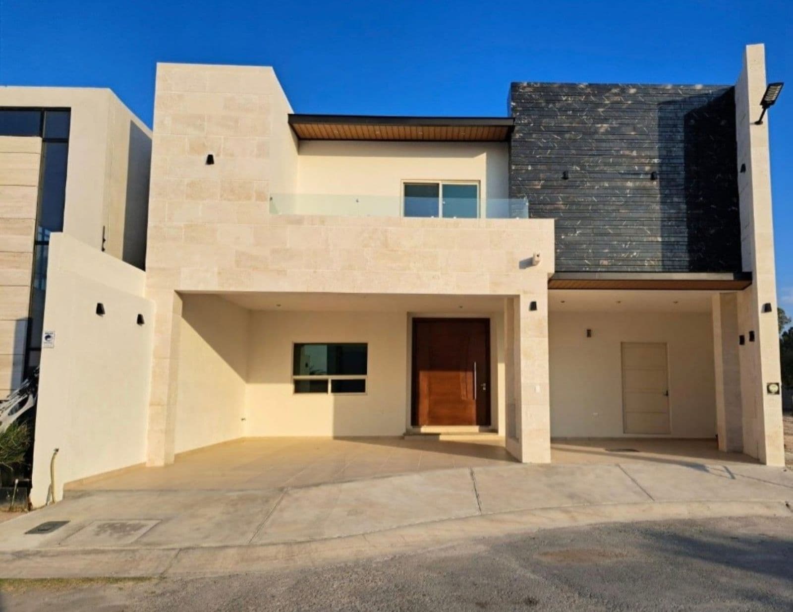 House for Sale in the Rincón de Alcántara Subdivision, Northeast of Saltillo