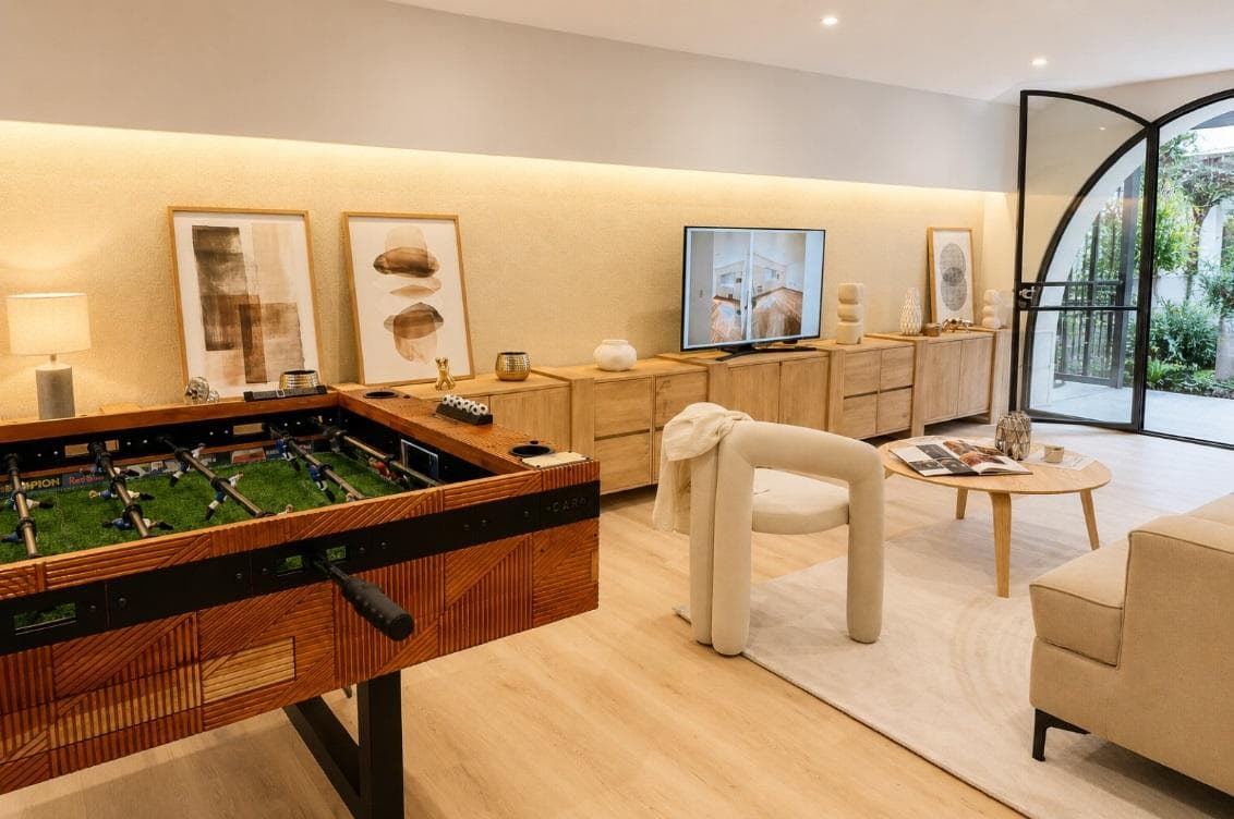 For Sale: Three-Bedroom House Featured in a Magazine, with Patio, Pool, and Barbecue Area. Lourdes
