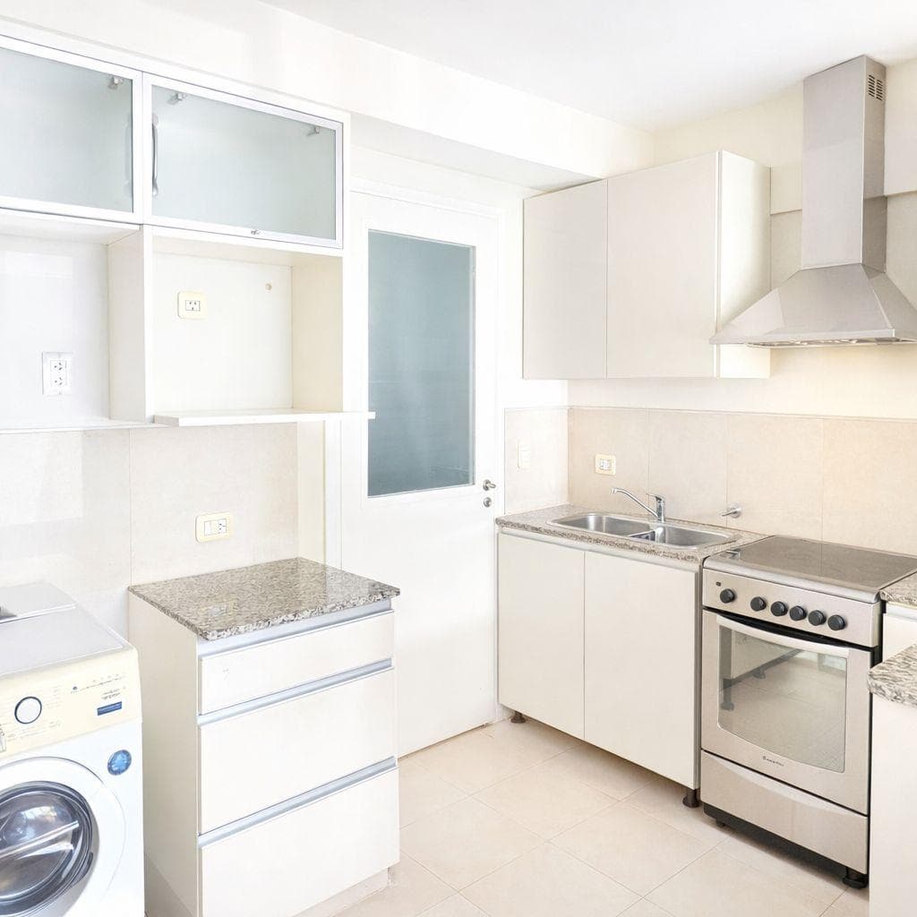 Departamento 4 Ambientes con Balcón al Frente con Cochera y Amenities - Venta