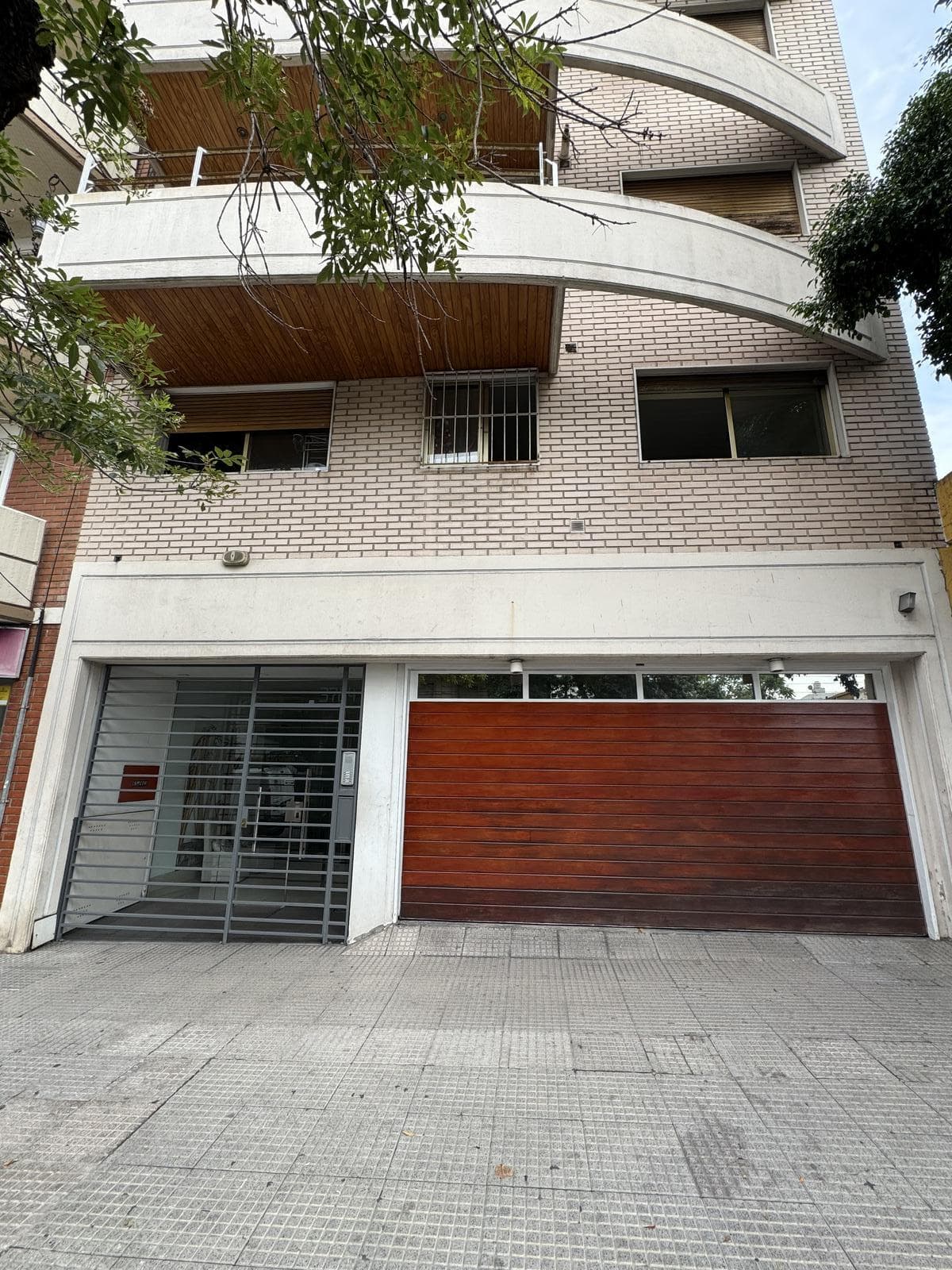 Boedo | 9th floor, facing the street | 4 rooms | 86 m² | Private landing | Balcony and view