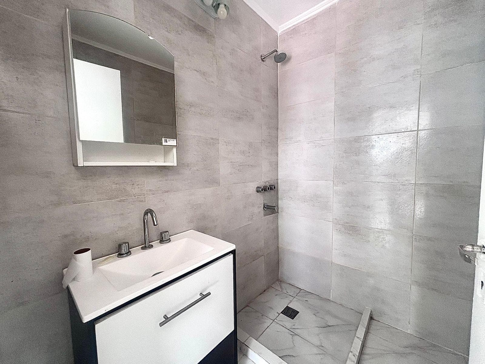 Photos of 2 rooms