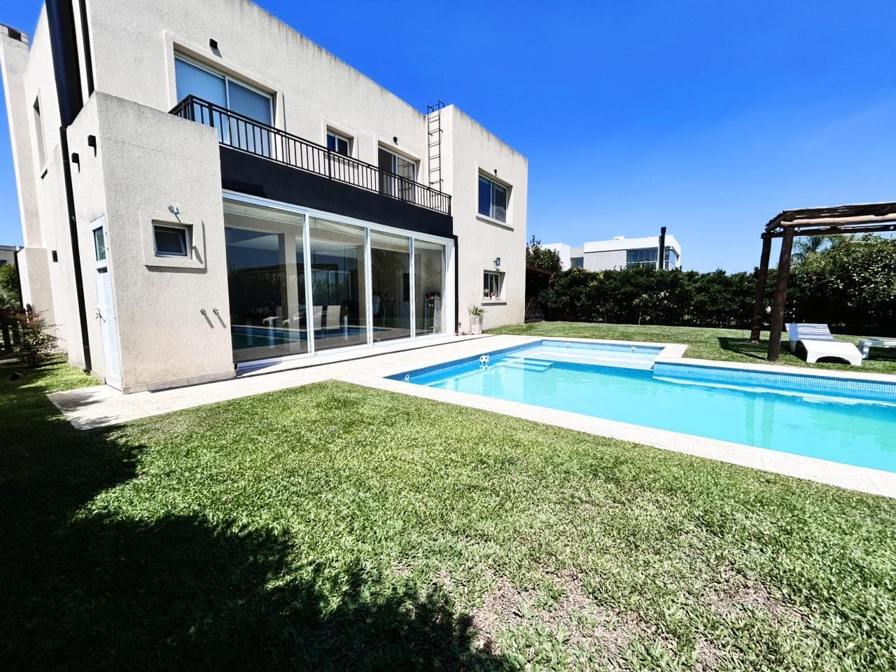 Bright House for Sale in Puertos del Lago Ceibos - Garden, Pool, BBQ -