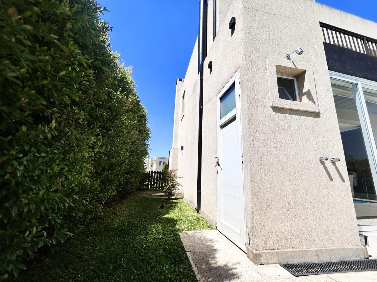 Bright House for Sale in Puertos del Lago Ceibos - Garden, Pool, BBQ -