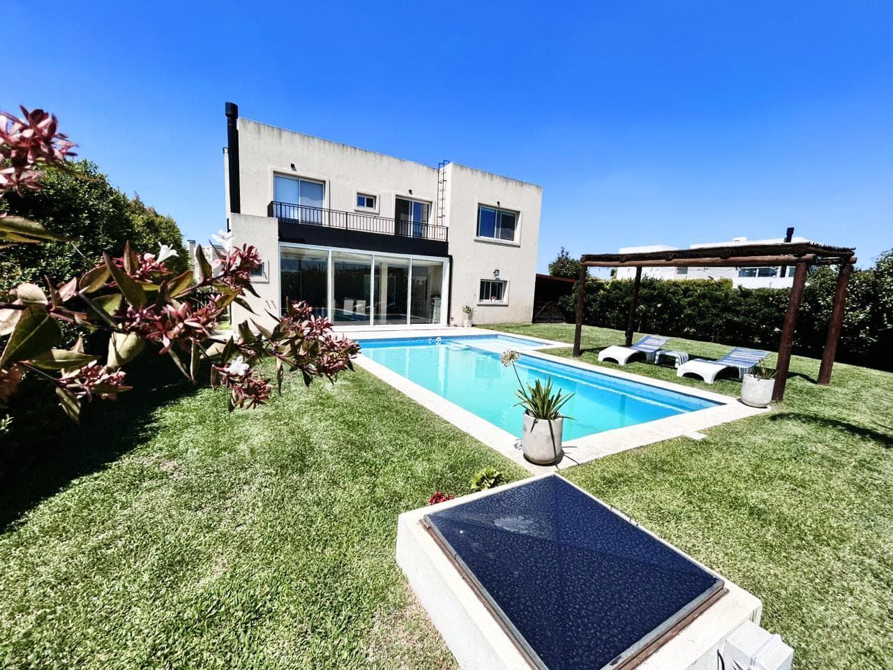 Bright House for Sale in Puertos del Lago Ceibos - Garden, Pool, BBQ -
