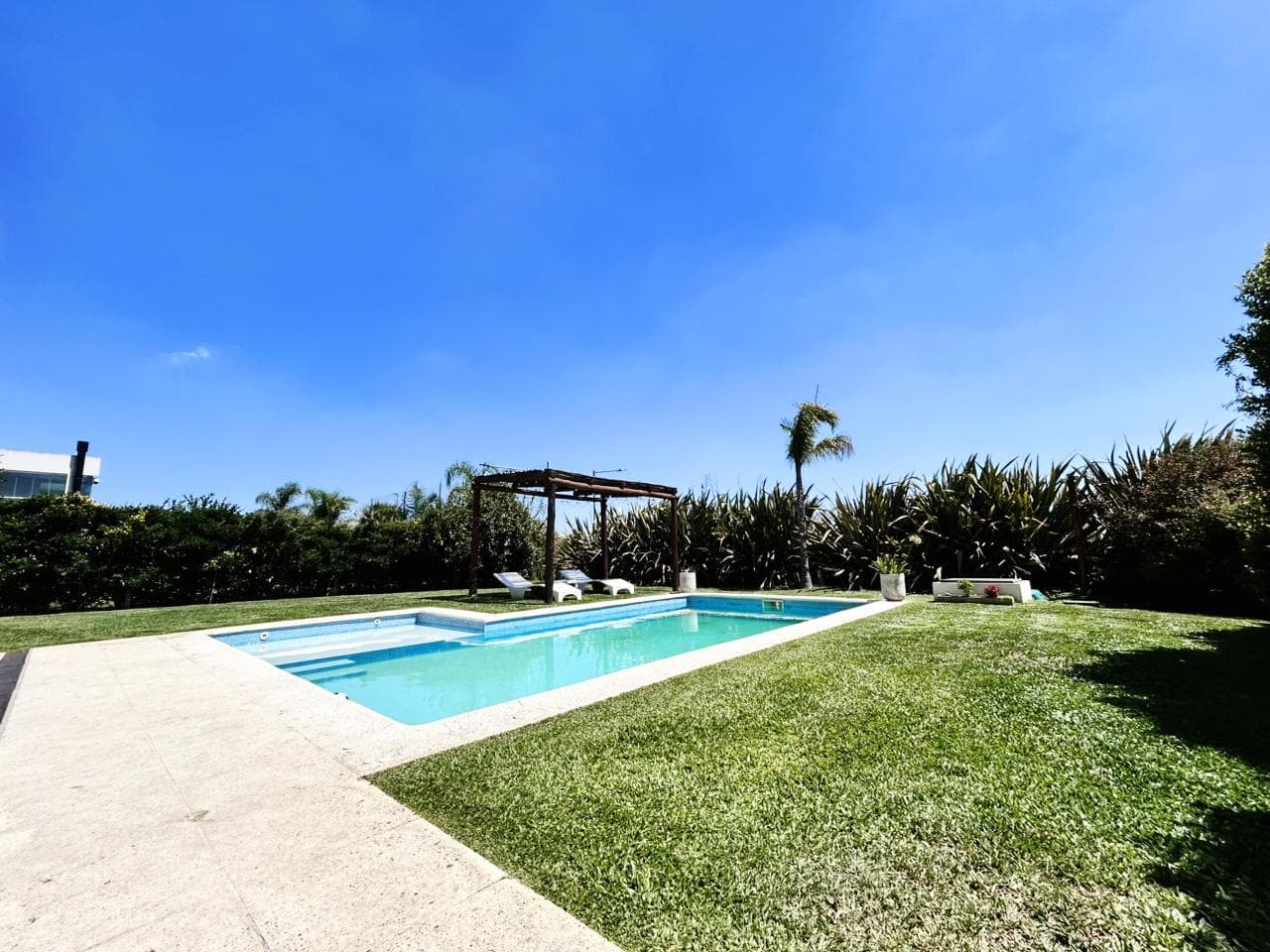 Bright House for Sale in Puertos del Lago Ceibos - Garden, Pool, BBQ -