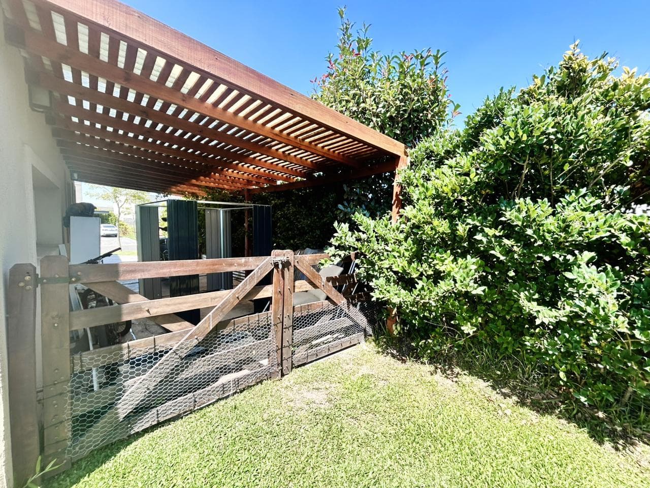 Bright House for Sale in Puertos del Lago Ceibos - Garden, Pool, BBQ -