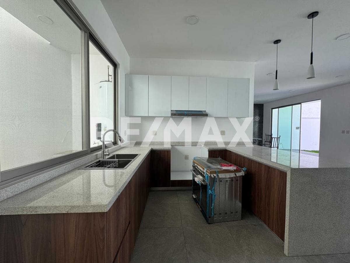 Burgos Subdivision, Detached House with Pool