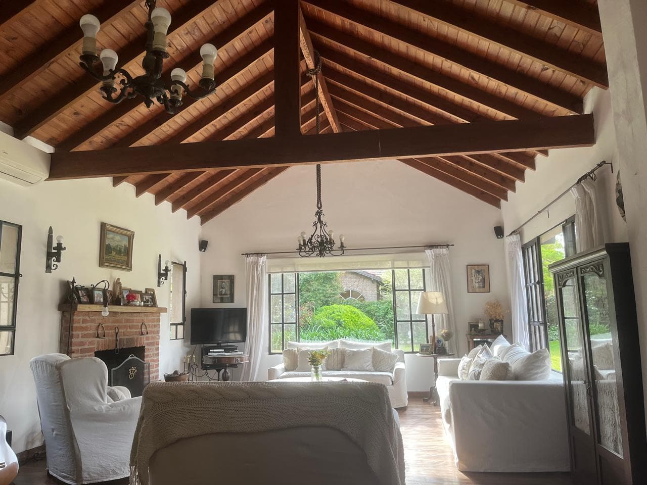 Beautiful Country House for Short-Term Rent in Bella Vista