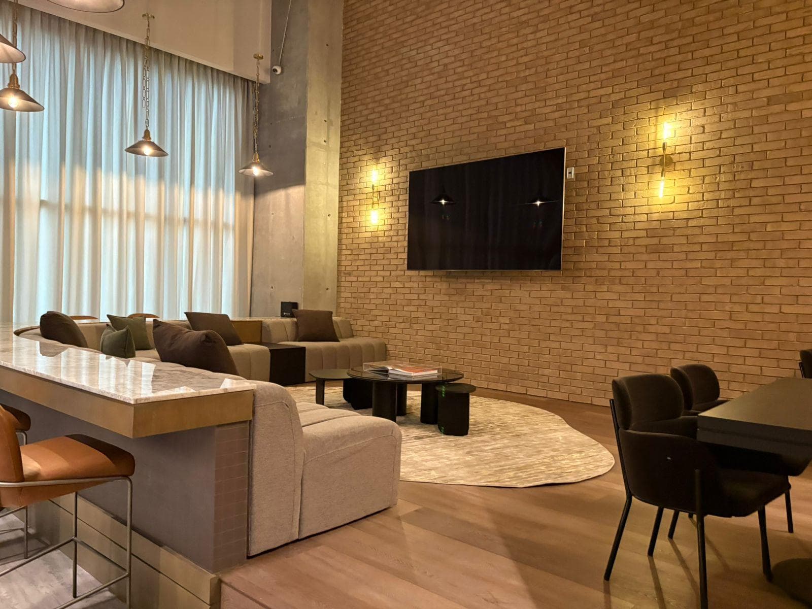 WEST TOWER APARTMENT VIA CORDILLERA