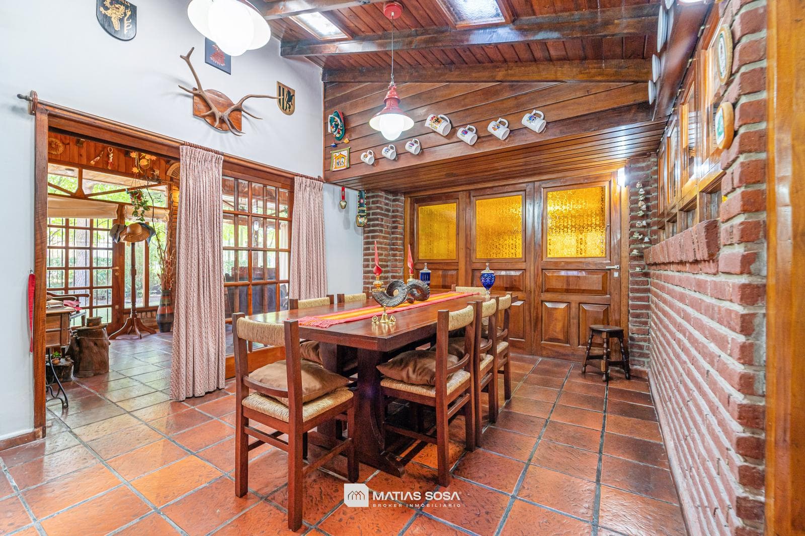 For Sale - House - 6 Rooms - Park and Barbecue Area - Caisamar Neighborhood