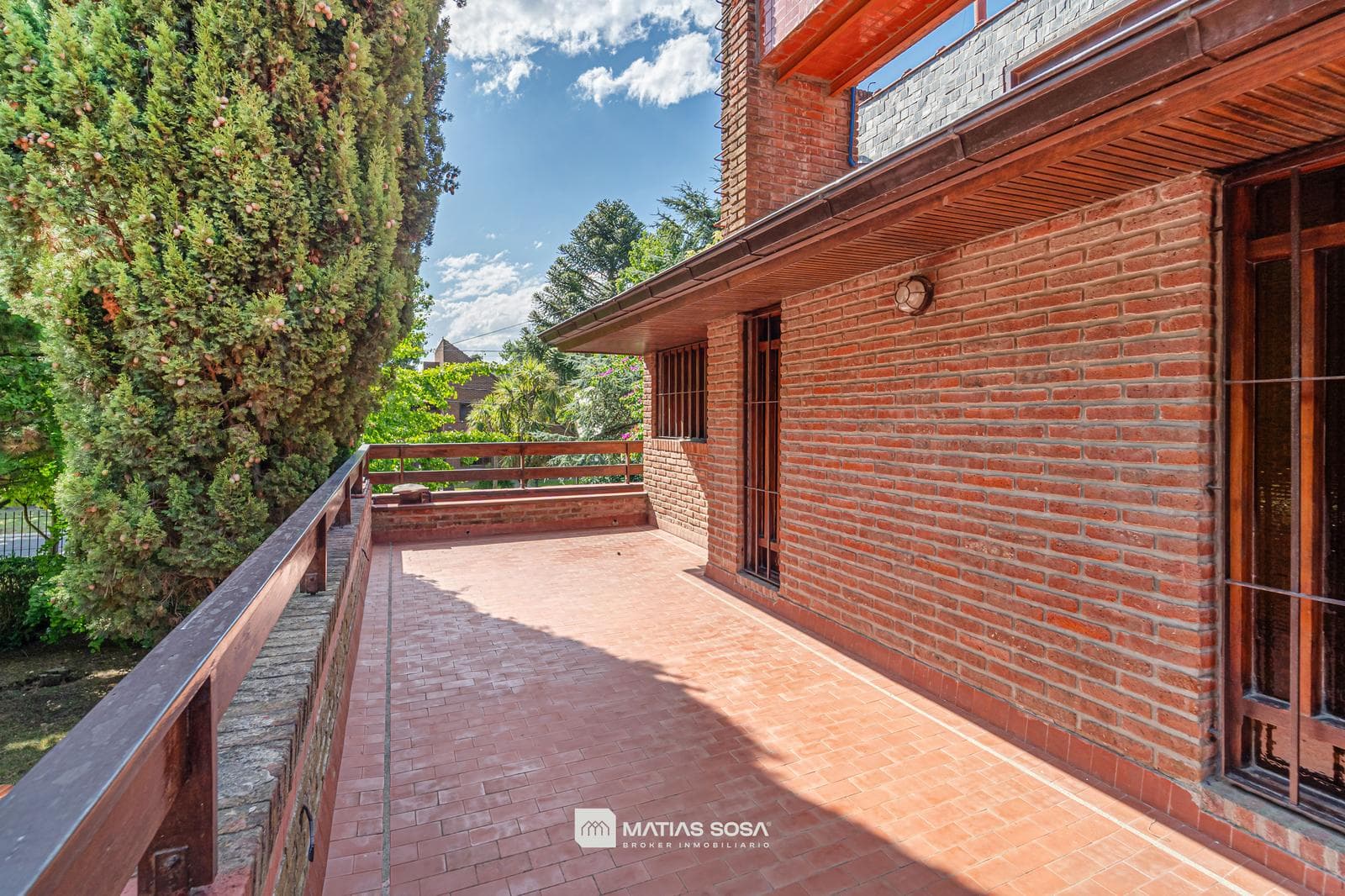 For Sale - House - 6 Rooms - Park and Barbecue Area - Caisamar Neighborhood