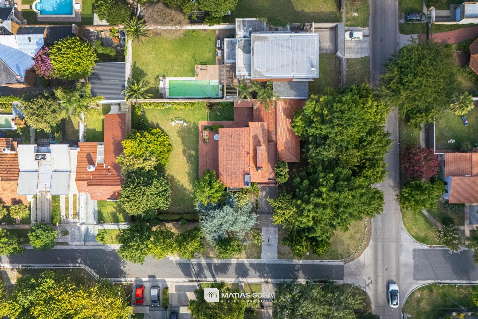 For Sale - House - 6 Rooms - Park and Barbecue Area - Caisamar Neighborhood