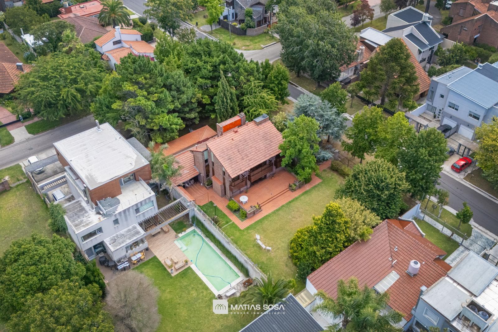 For Sale - House - 6 Rooms - Park and Barbecue Area - Caisamar Neighborhood