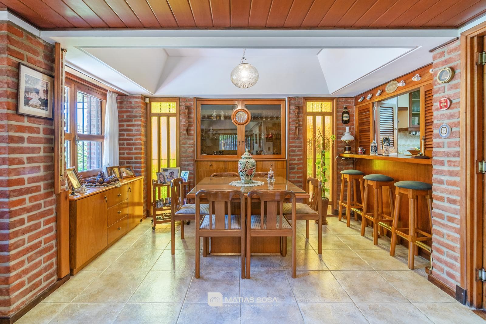 For Sale - House - 6 Rooms - Park and Barbecue Area - Caisamar Neighborhood