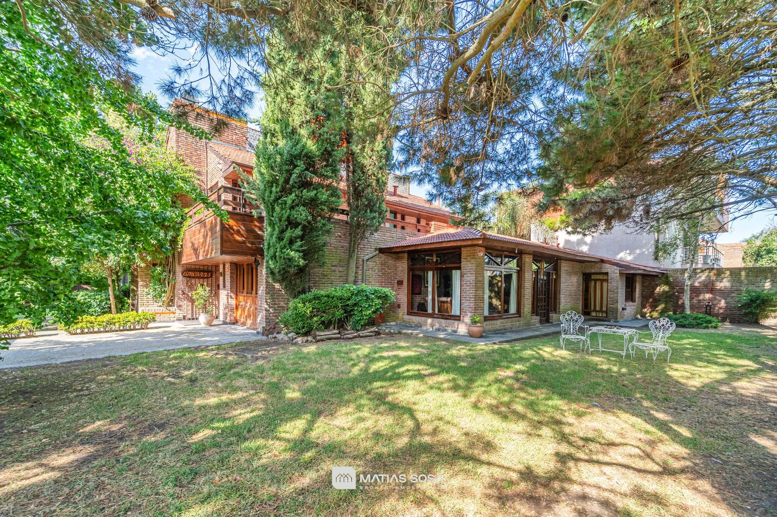 For Sale - House - 6 Rooms - Park and Barbecue Area - Caisamar Neighborhood