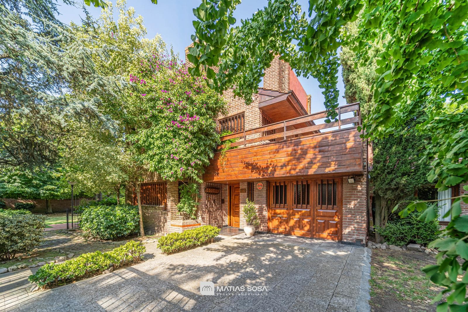 For Sale - House - 6 Rooms - Park and Barbecue Area - Caisamar Neighborhood