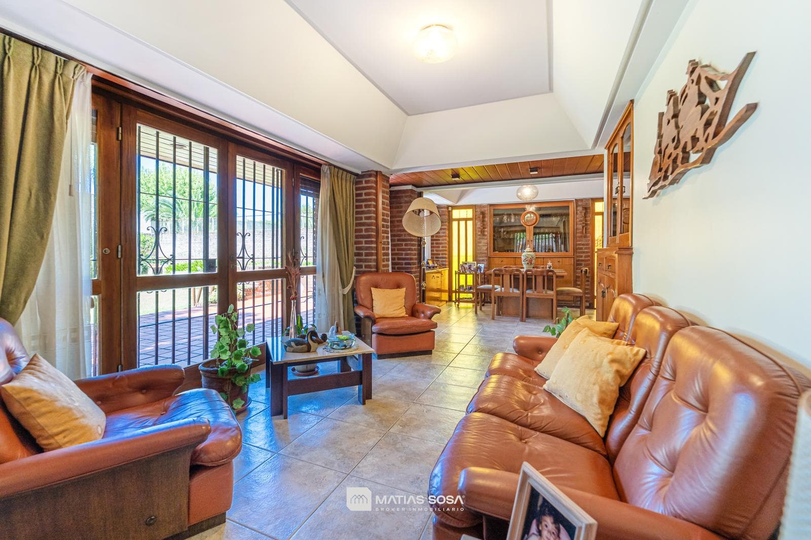 For Sale - House - 6 Rooms - Park and Barbecue Area - Caisamar Neighborhood