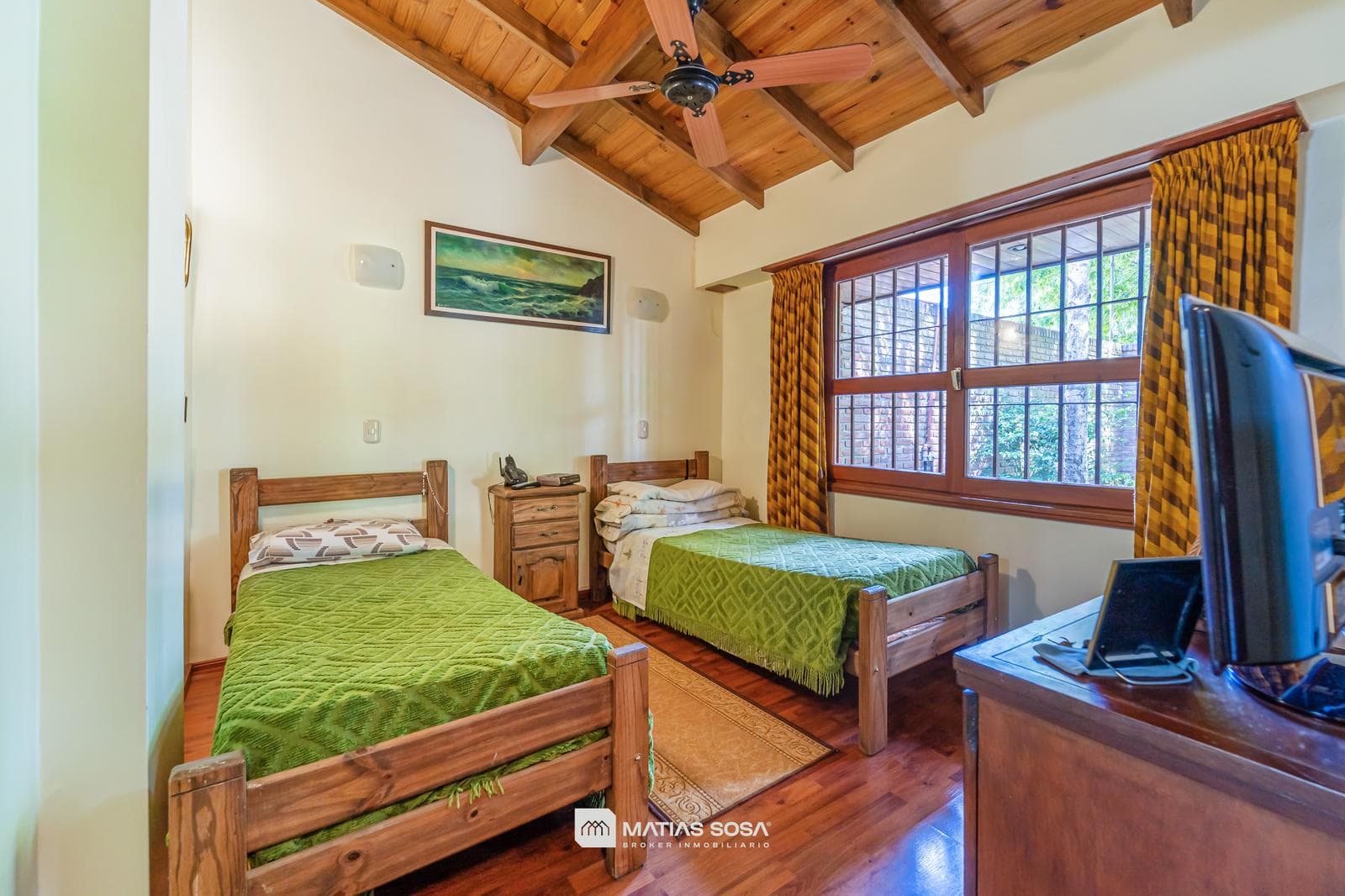 For Sale - House - 6 Rooms - Park and Barbecue Area - Caisamar Neighborhood