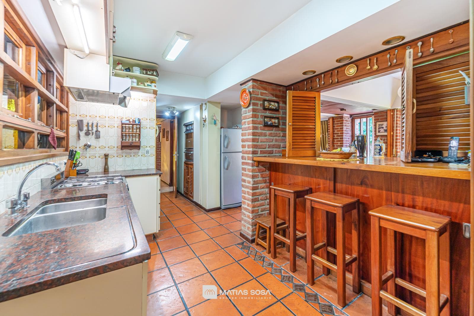 For Sale - House - 6 Rooms - Park and Barbecue Area - Caisamar Neighborhood