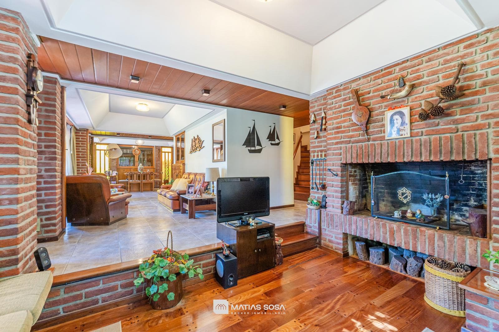 For Sale - House - 6 Rooms - Park and Barbecue Area - Caisamar Neighborhood
