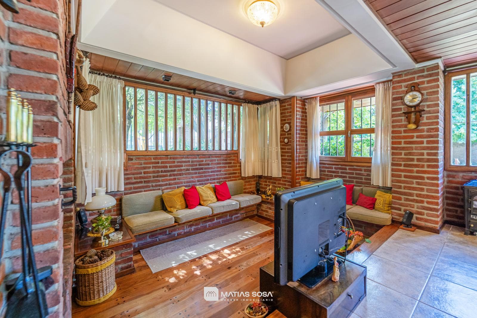 For Sale - House - 6 Rooms - Park and Barbecue Area - Caisamar Neighborhood