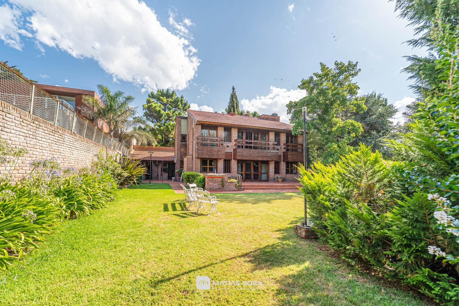For Sale - House - 6 Rooms - Park and Barbecue Area - Caisamar Neighborhood