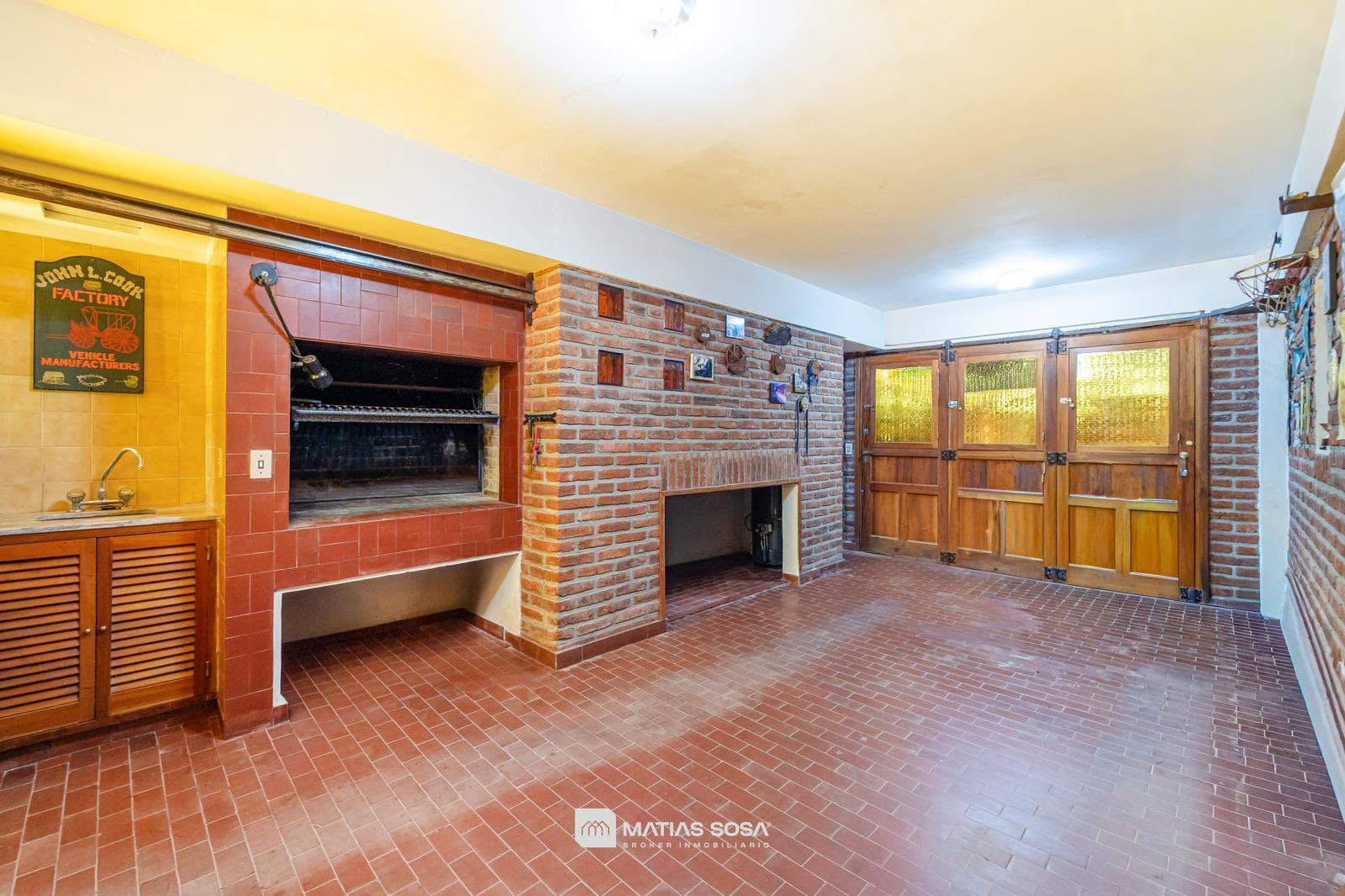 For Sale - House - 6 Rooms - Park and Barbecue Area - Caisamar Neighborhood