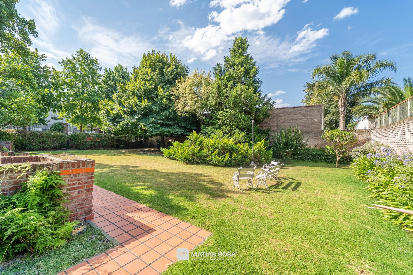 For Sale - House - 6 Rooms - Park and Barbecue Area - Caisamar Neighborhood