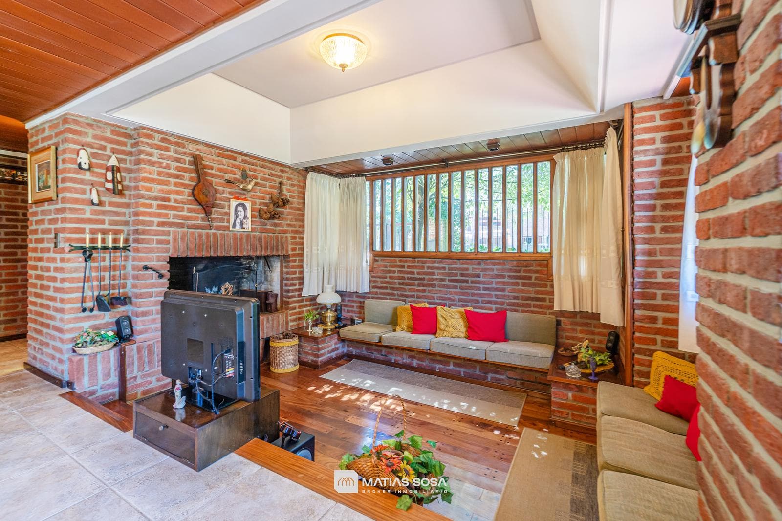 For Sale - House - 6 Rooms - Park and Barbecue Area - Caisamar Neighborhood