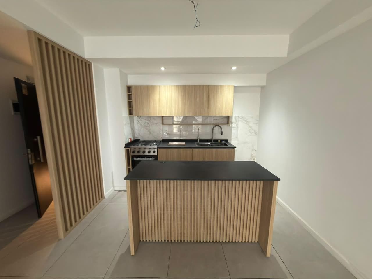 3 ROOMS FACING THE STREET - FIRST FLOOR - LARGE BALCONY - BRIGHT
