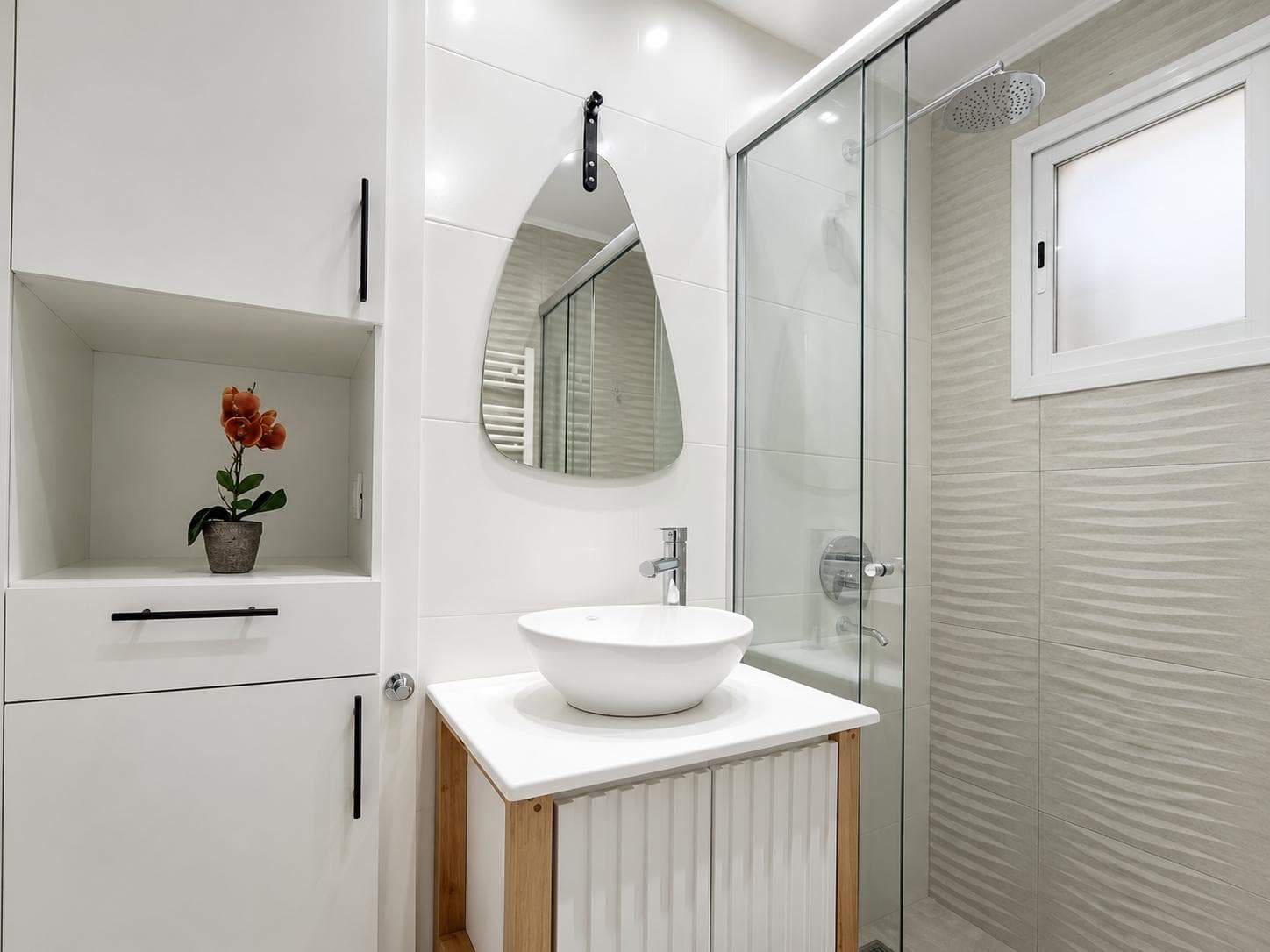 3-Room Apartment, Front-Facing, Renovated, Furnished, Chauvin