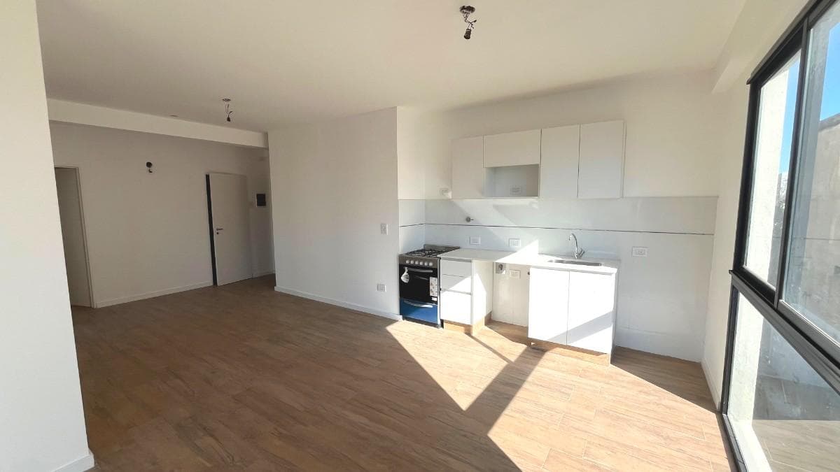 For Sale, Apartment, 3 Rooms, Balcony, Amenities, Floresta