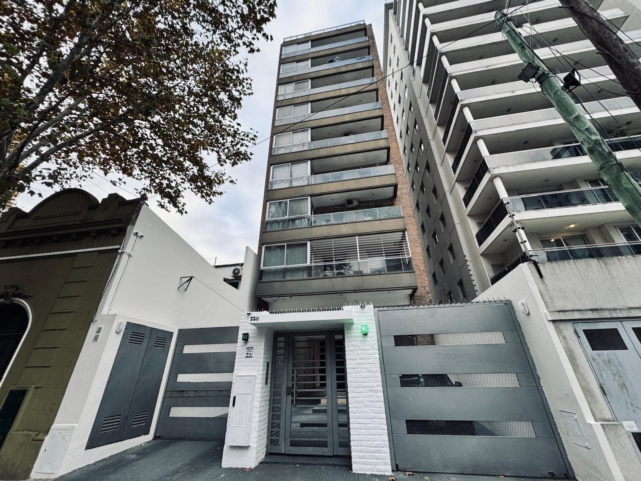 3-room apartment for sale in downtown Quilmes; eligible for financing, with a garage and storage unit