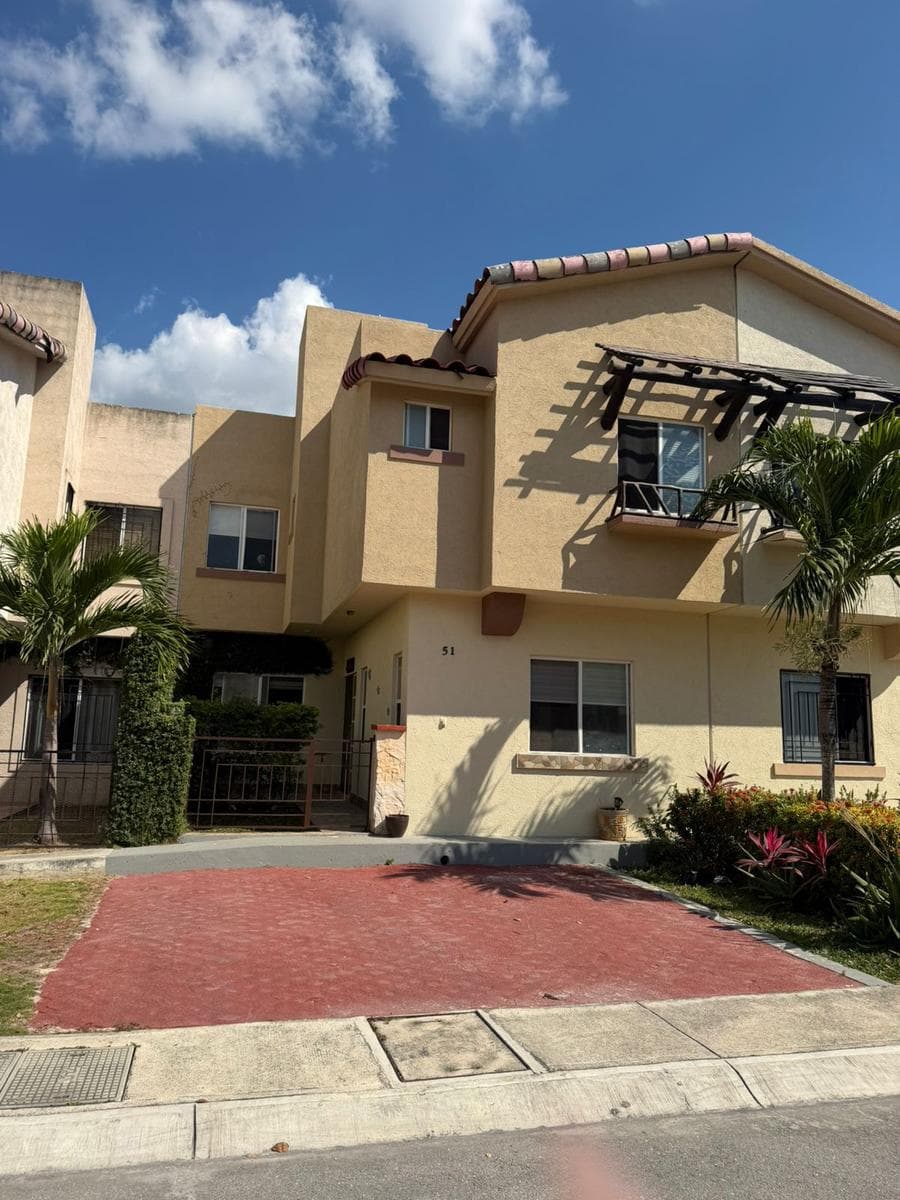 CASA EN RENTA RESIDENCIAL CATANIA ZONA SUR