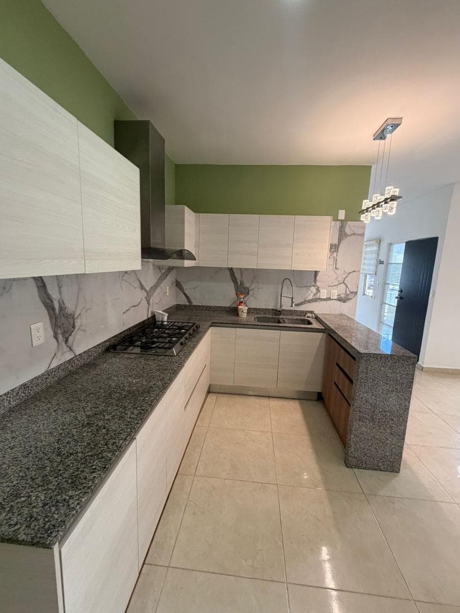 CASA EN RENTA RESIDENCIAL CATANIA ZONA SUR