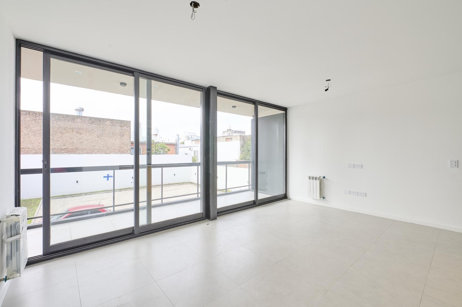 2-Room Apartment for Sale in Saavedra; Optional Garage; Open, Bright, and Landscape-Facing Back Yard