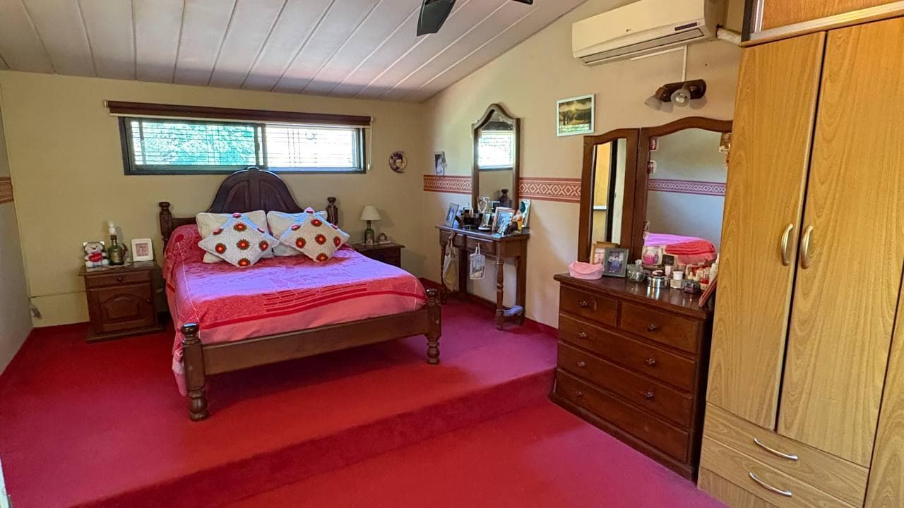 For Sale, House, 5 Rooms, Mortgage-Eligible, Outdoor Kitchen, Grill, Patio, Garden, Garage, Ituzaingo Norte.