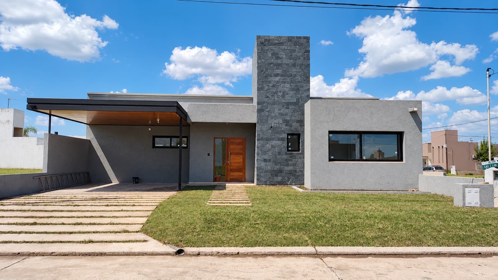 2-Bedroom House, Ground Floor - Allende Region, Eligible for Financing