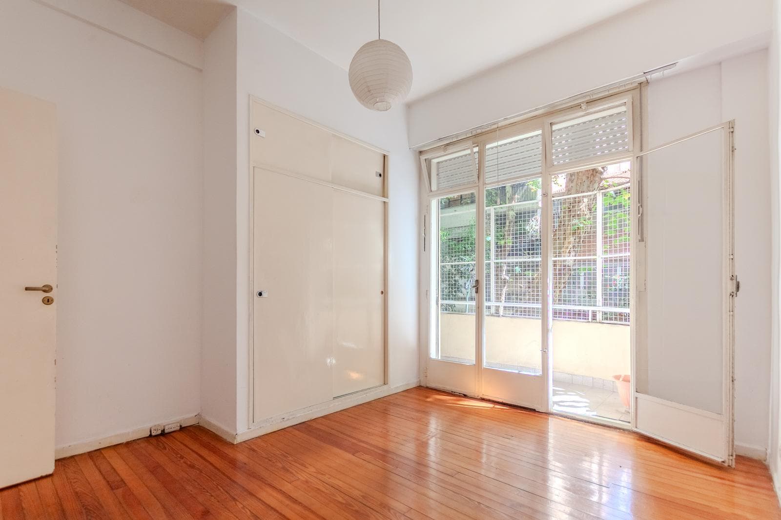 A two-room apartment suitable for professional use, facing the street, right in the heart of Villa Crespo.