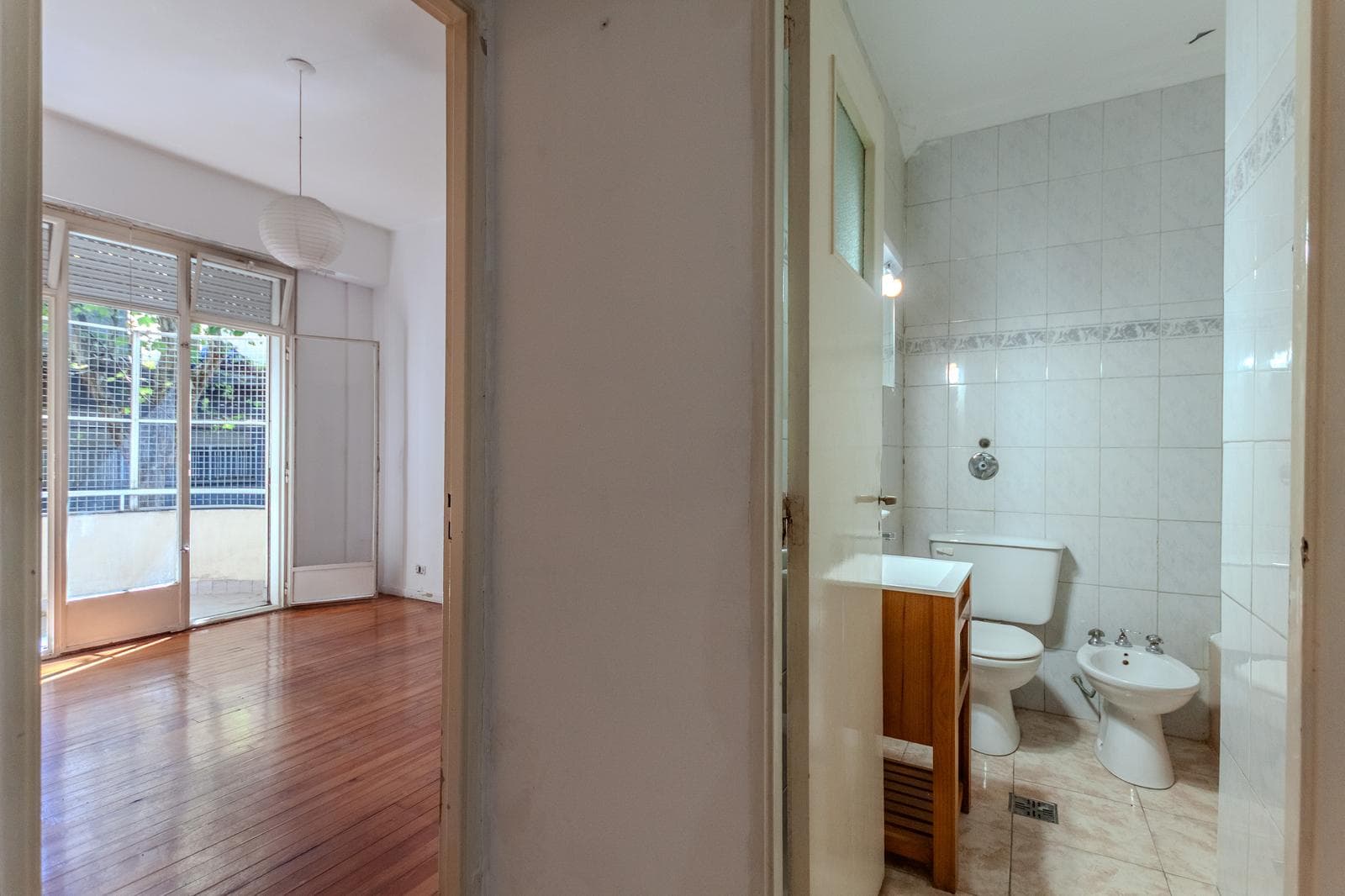 A two-room apartment suitable for professional use, facing the street, right in the heart of Villa Crespo.