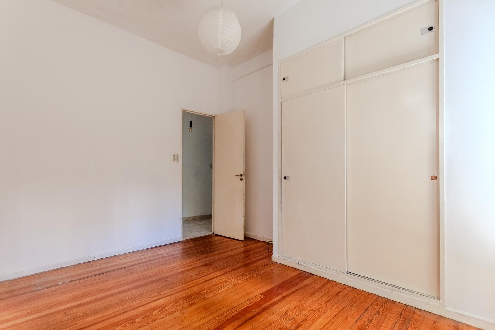 A two-room apartment suitable for professional use, facing the street, right in the heart of Villa Crespo.