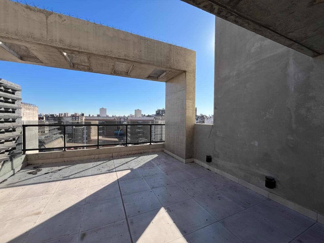 Departamento 2 dormitorios con terraza exclusiva. Centro , Rosario.