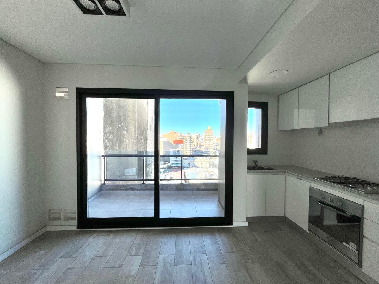 Departamento 2 dormitorios con terraza exclusiva. Centro , Rosario.