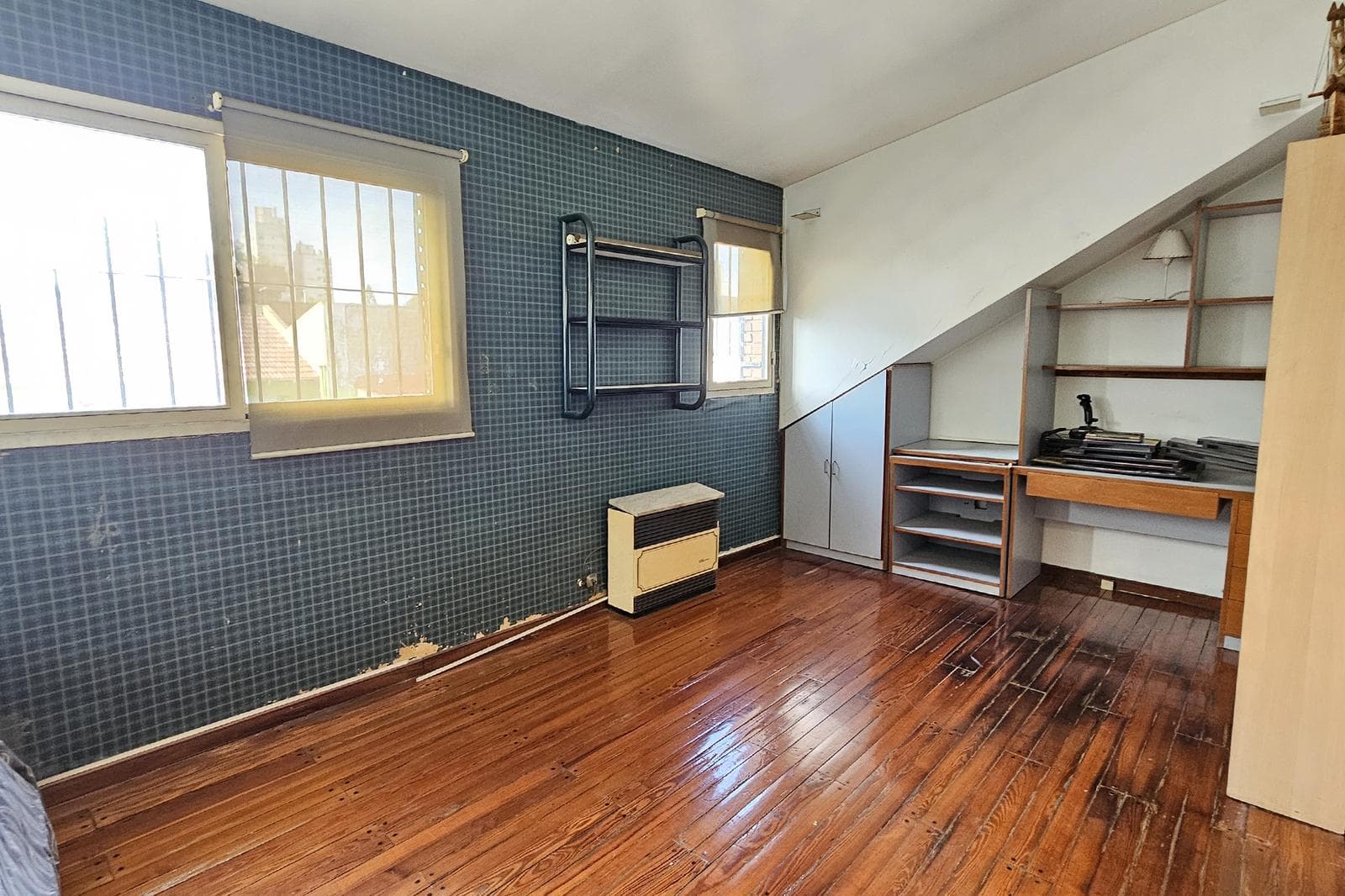 House for Sale: 5 Rooms, Pool, Park, Garage, Flores