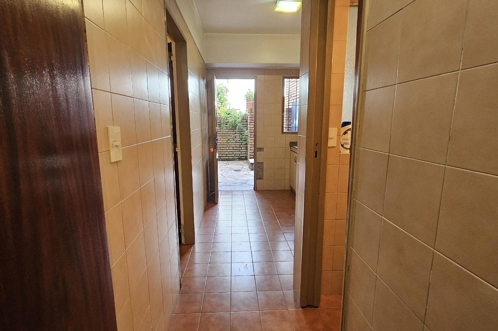 House for Sale: 5 Rooms, Pool, Park, Garage, Flores