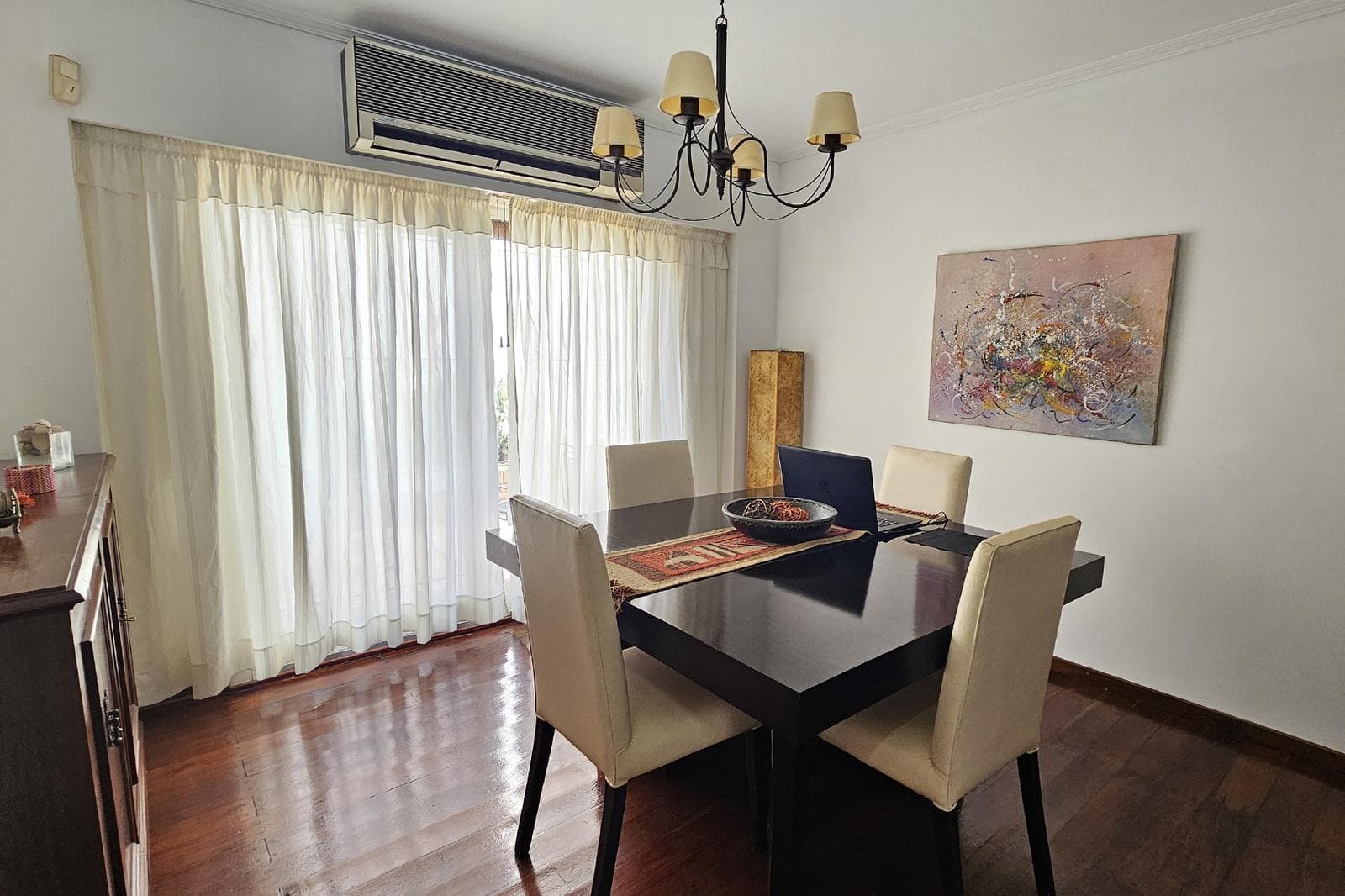 House for Sale: 5 Rooms, Pool, Park, Garage, Flores
