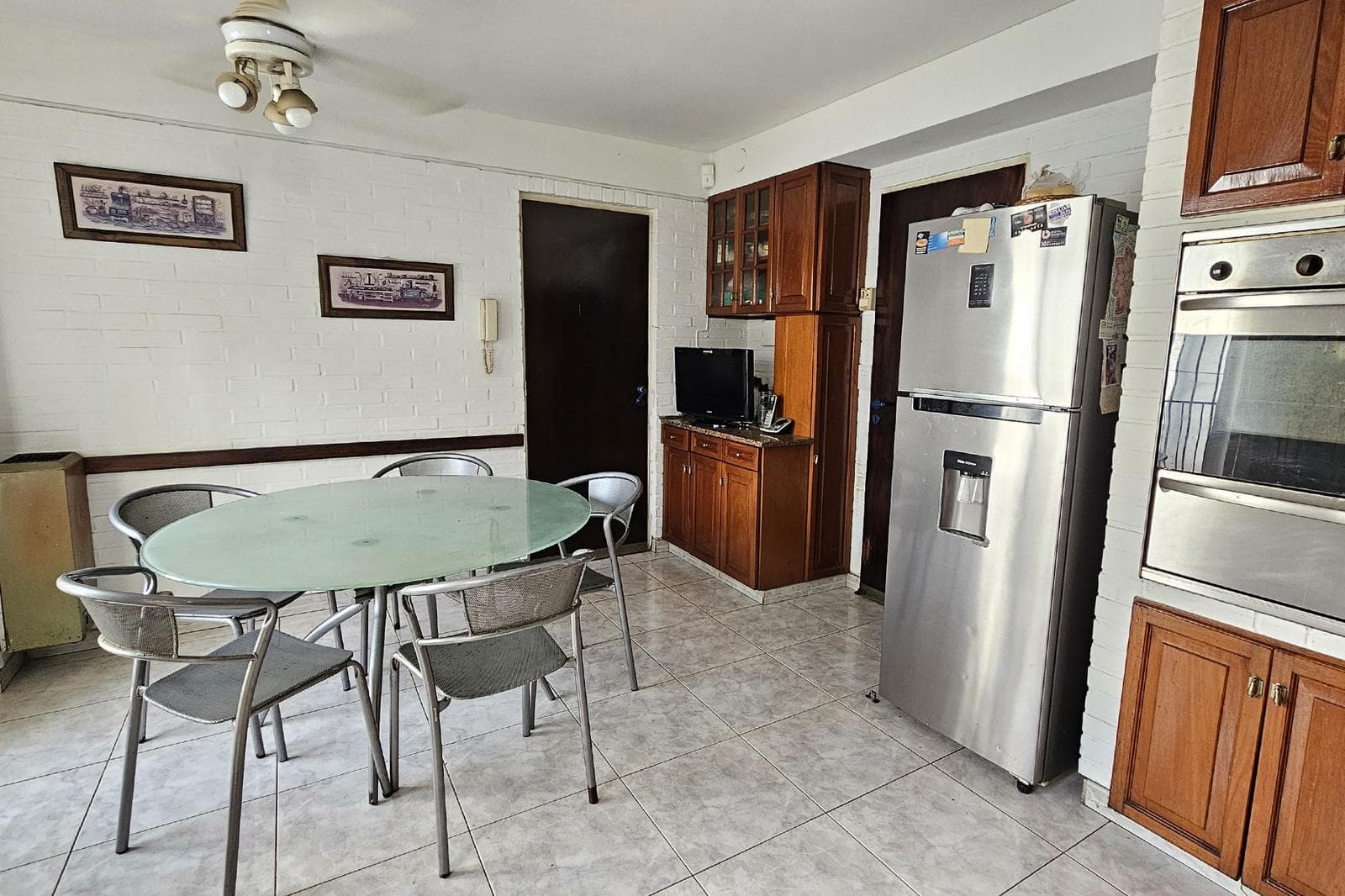 House for Sale: 5 Rooms, Pool, Park, Garage, Flores